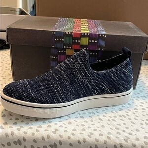 Bernie Mev Leviah K Unisex Navy Knit Slip-On Sneakers 34 youth NIB